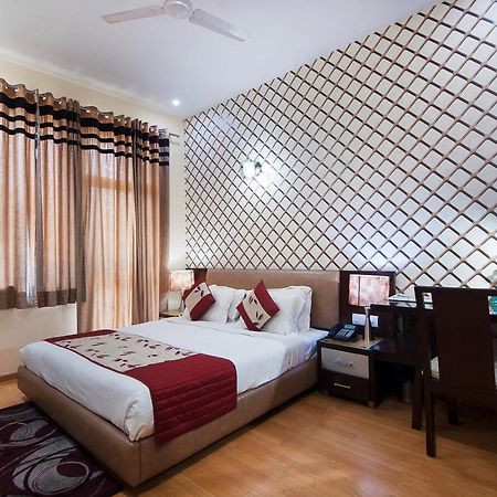 Imperial Apartments Huda City Gurgaon Buitenkant foto